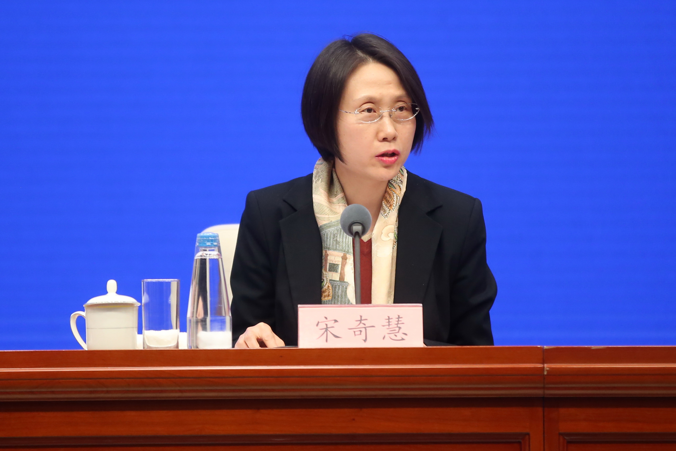 国新办1月7日举行国务院政策例行吹风会 介绍《国务院办公厅关于严格规范涉企行政检查的意见》有关情况