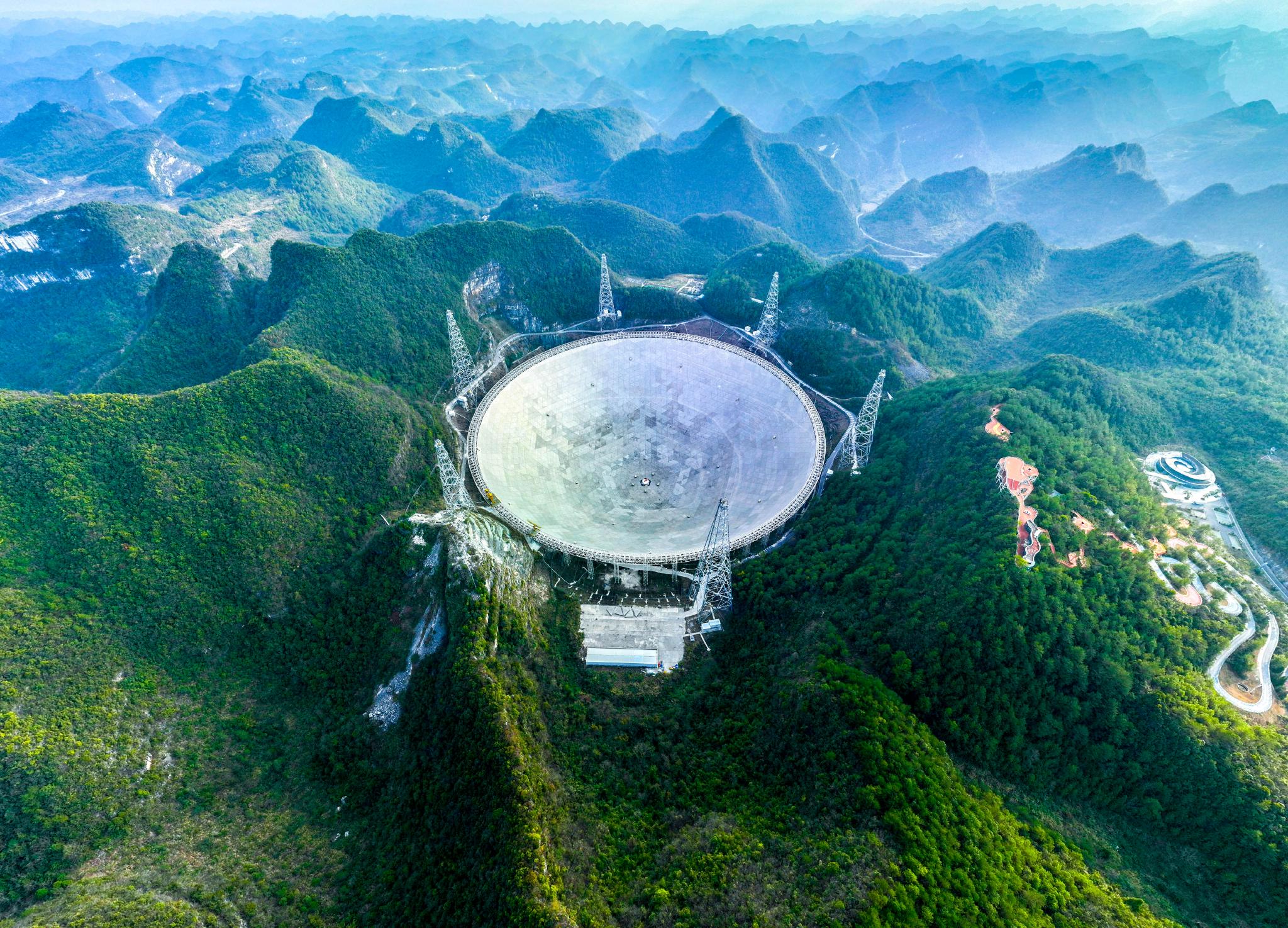 “中国天眼”发现罕见掩食脉冲星