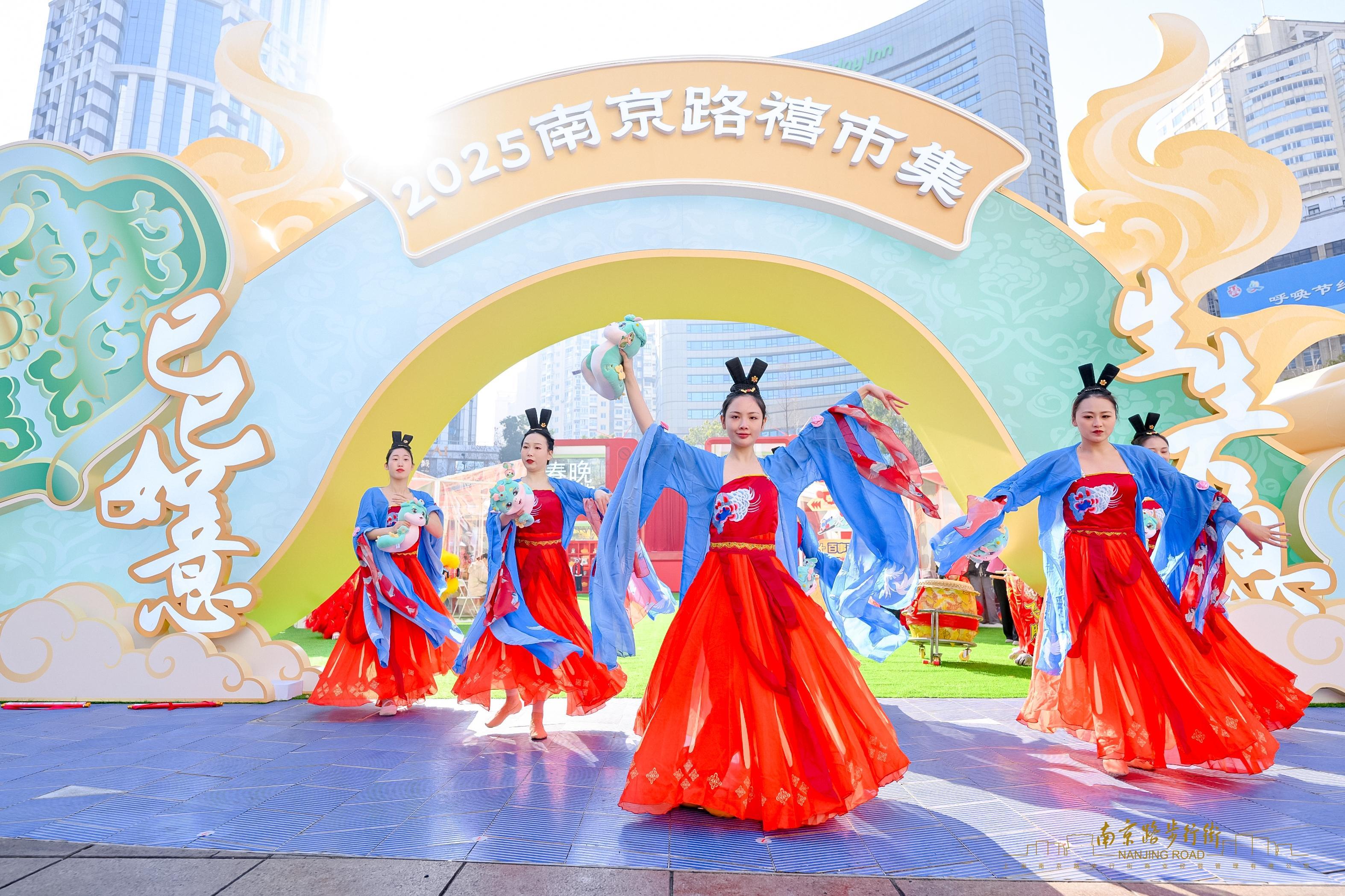 2025年舞台设计行业发展趋势及投资分析_拥有“如意行”驾乘险,出行更顺畅!,人保护你周全