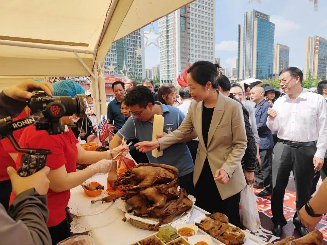 煌上煌：截至2025年10月20日股东户数为35,180户