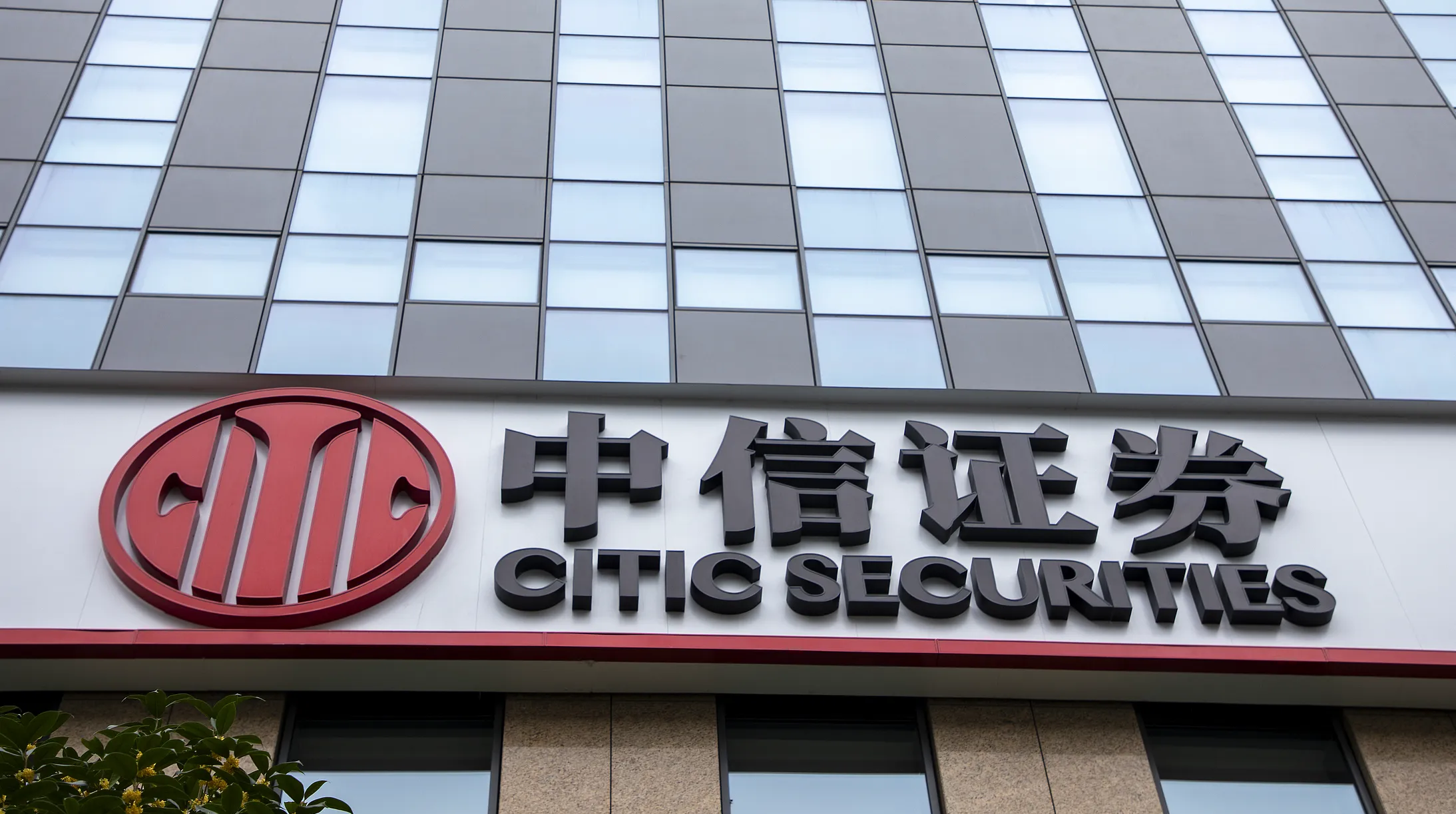 长电科技:上调固定资产投资预算至100亿元 海内外同步加码先进封装