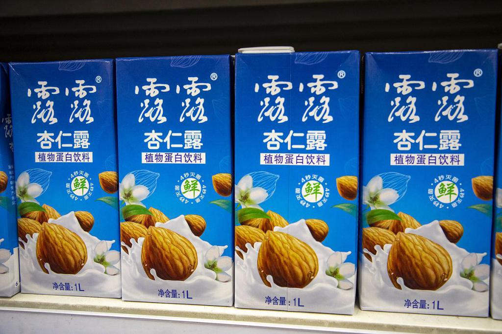 杏仁露十年销量未创新高,承德露露巨资砸向养生水,“烧钱”值不值?