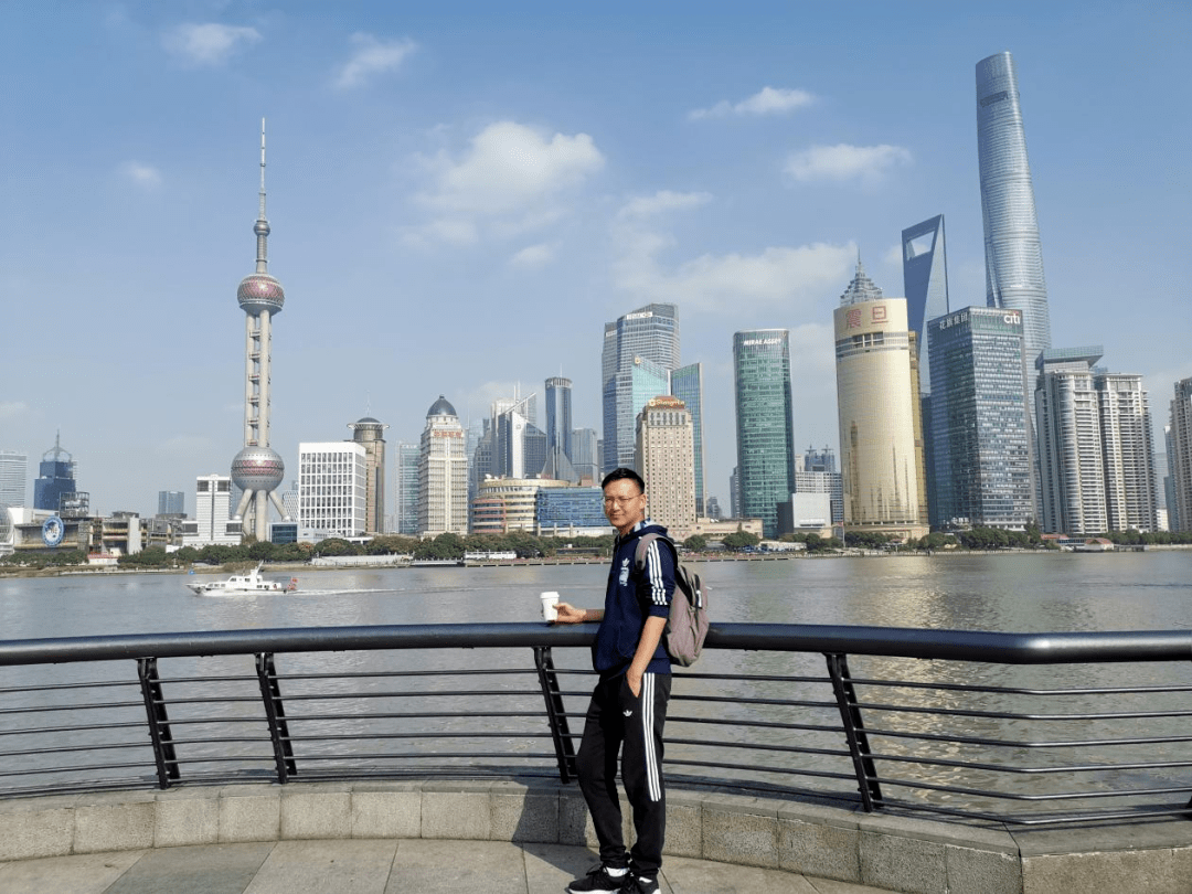 乔治白：公司目前坚持企业客户为主，零售为辅的经营方针