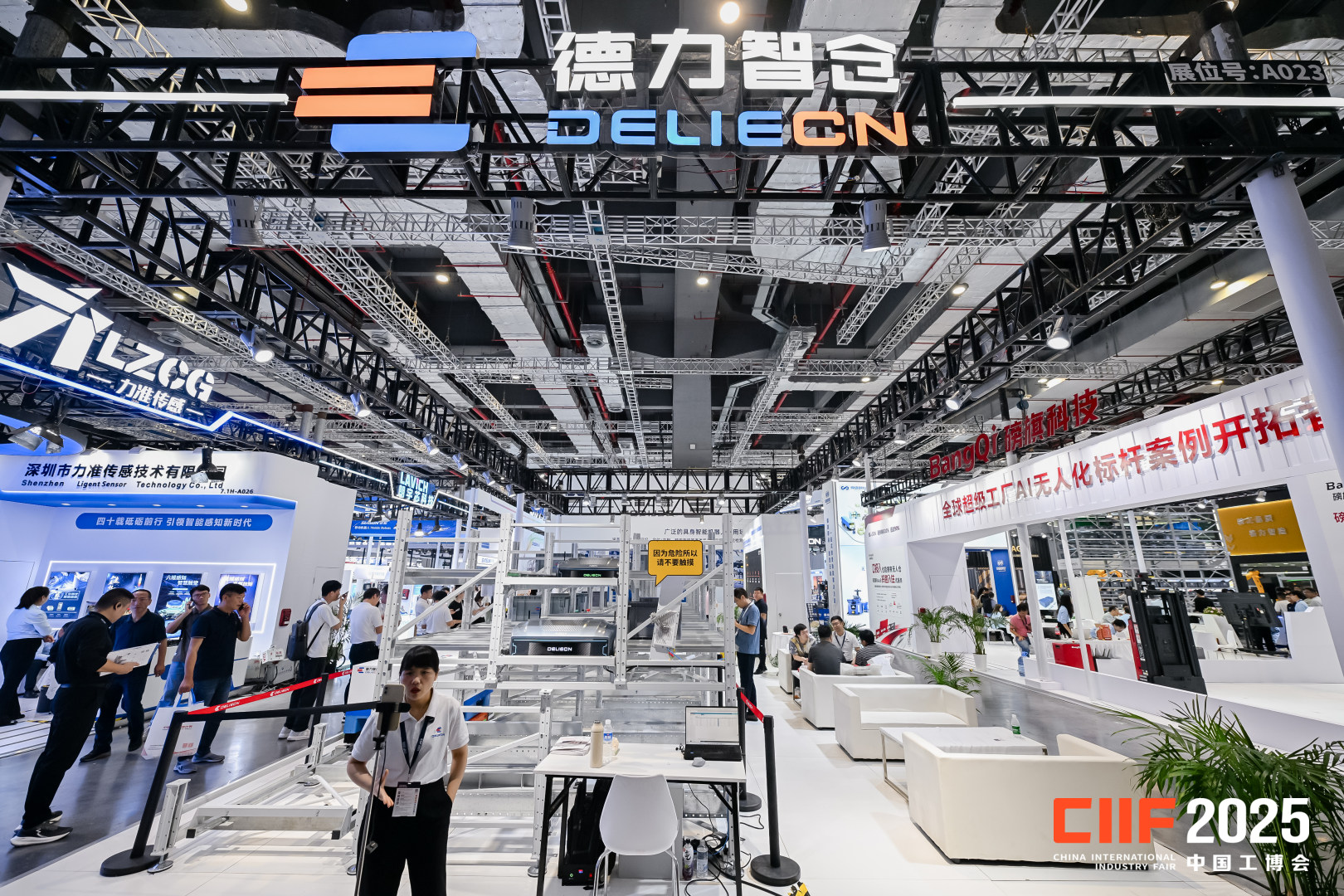 人保服务 ,人保服务_AI自主赋能柔性智造:2026年全球工业机器人行业市场格局及发展趋势深度预测