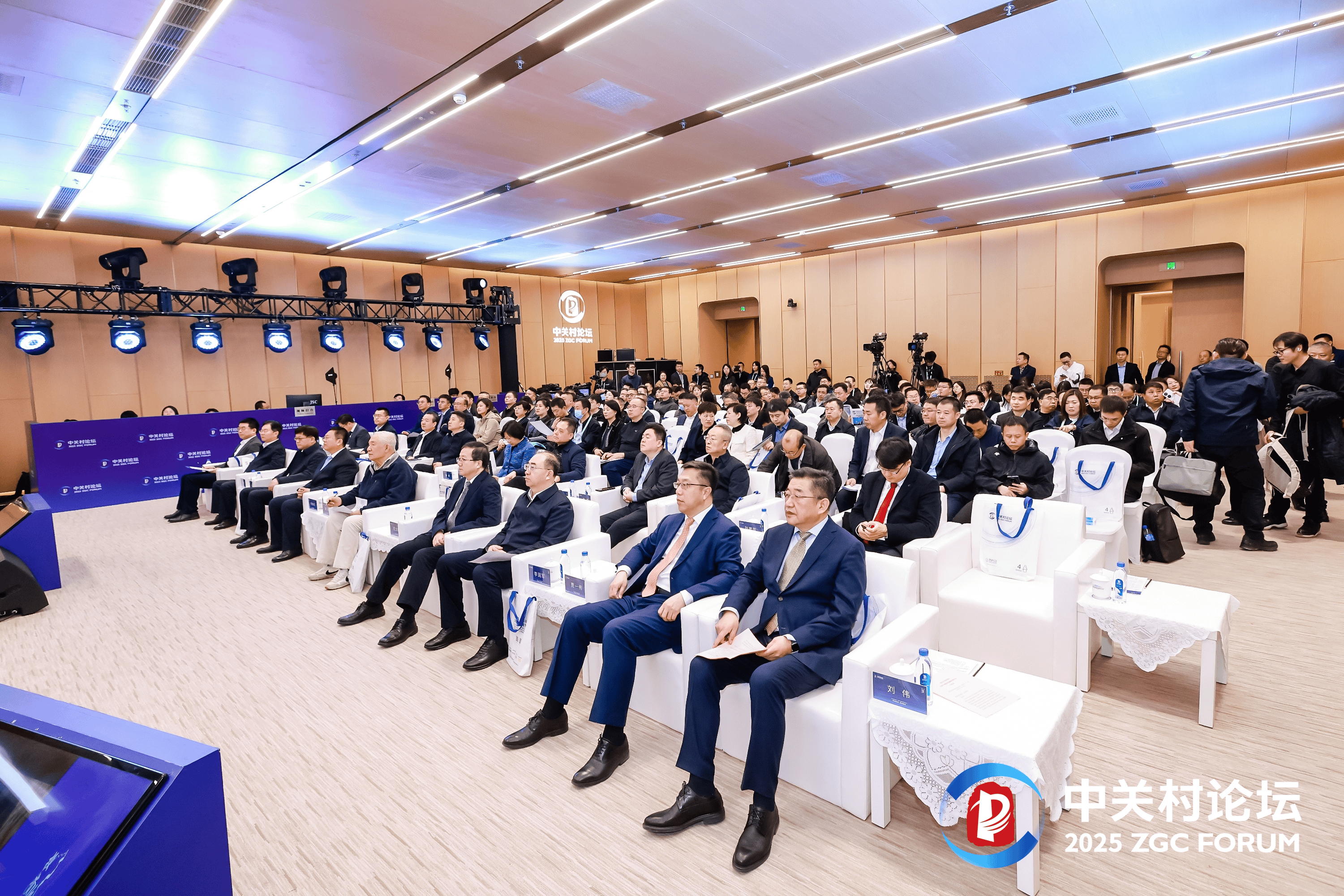 发挥比较优势 发展未来产业